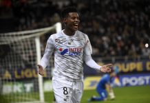 Amiens' Bongani Zungu (C) celebrates after scoring a goal during the French Cup League football match between Amiens and Rennes on December 18, 2019 at the Pierre Licorne stadium in Amiens.
