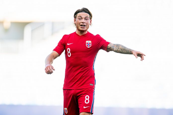 Fußball, Länderspiel, Griechenland - Norwegen 210606 Patrick Berg of Norway during the International Friendly, Länderspi Rangers looking at Patrick Berg