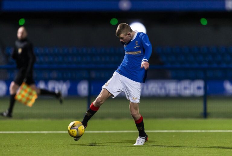Rangers striker to sign record-breaking deal