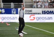 Rangers manager Derek McInnes screaming instructions from the sideline as he fights for his Rangers life with Rangers fans gutted.