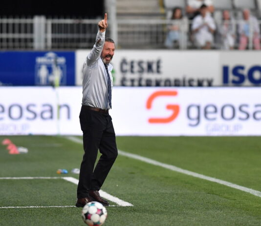 Rangers manager Derek McInnes screaming instructions from the sideline as he fights for his Rangers life with Rangers fans gutted.